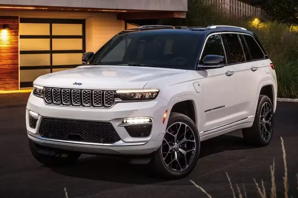 Jeep Grand Cherokee looks like toyota 4runner