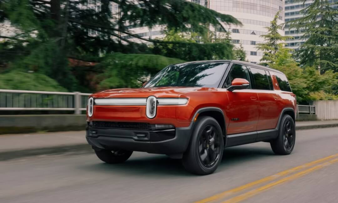 Rivian R1S similar to ford bronco