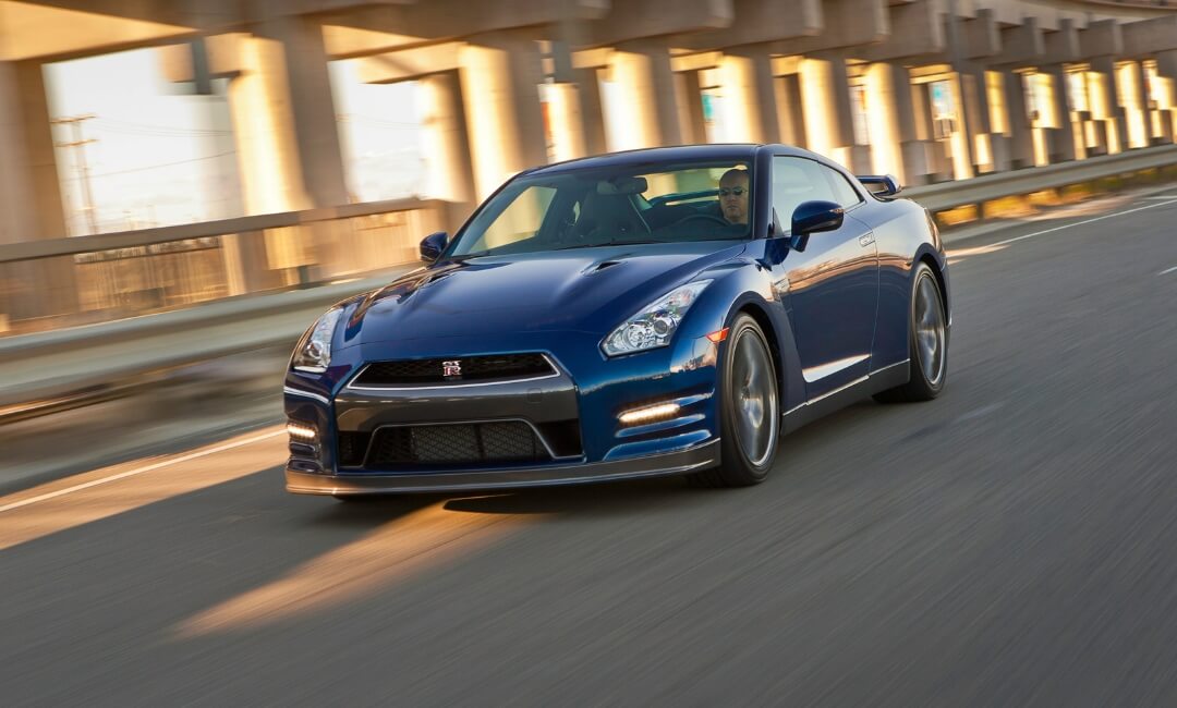 2013 Nissan GT-R has 38L V6 engine that makes 545 horsepower