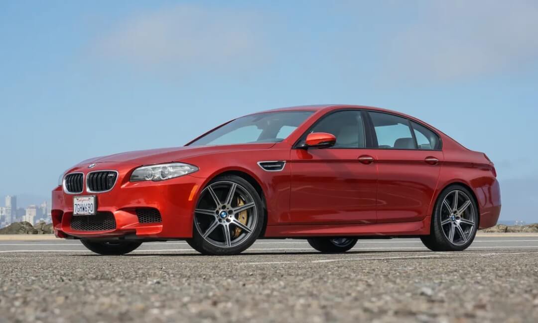 2015 BMW M5 has 44-liter V8 engine that makes 560 HP under 30k