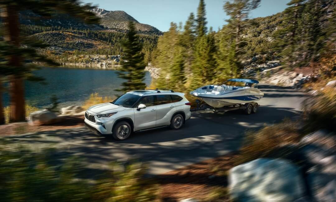 2024 Toyota Highlander XLE with 5000 towing capacity