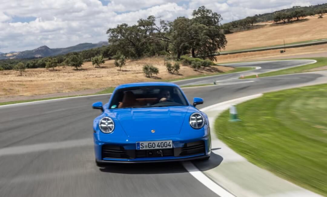 2025 Porsche 911 comes with awd and manual transmission