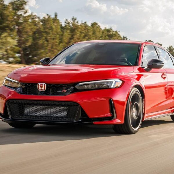 2025 Honda Civic Type R Wins KBB Award, But Why the $800 Price Jump?