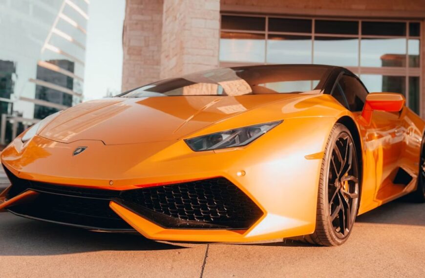 Feel the Power: Driving a Lamborghini through the Streets of Dubai