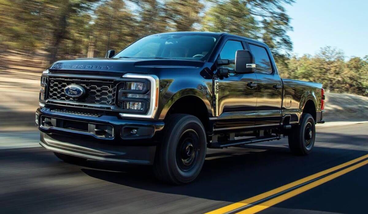 2025 Ford F-250 Super Duty XLT Crew Cab Pickup