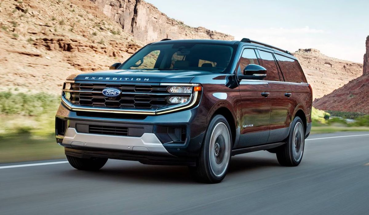 2025 Ford Expedition MAX Platinum 4dr SUV Exterior Shown