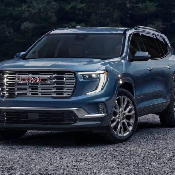 Front view of the 2025 GMC Acadia SUV in a dark metallic finish