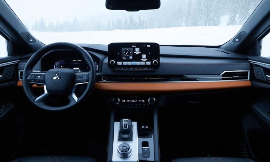 2025 mitsubishi outlander interior