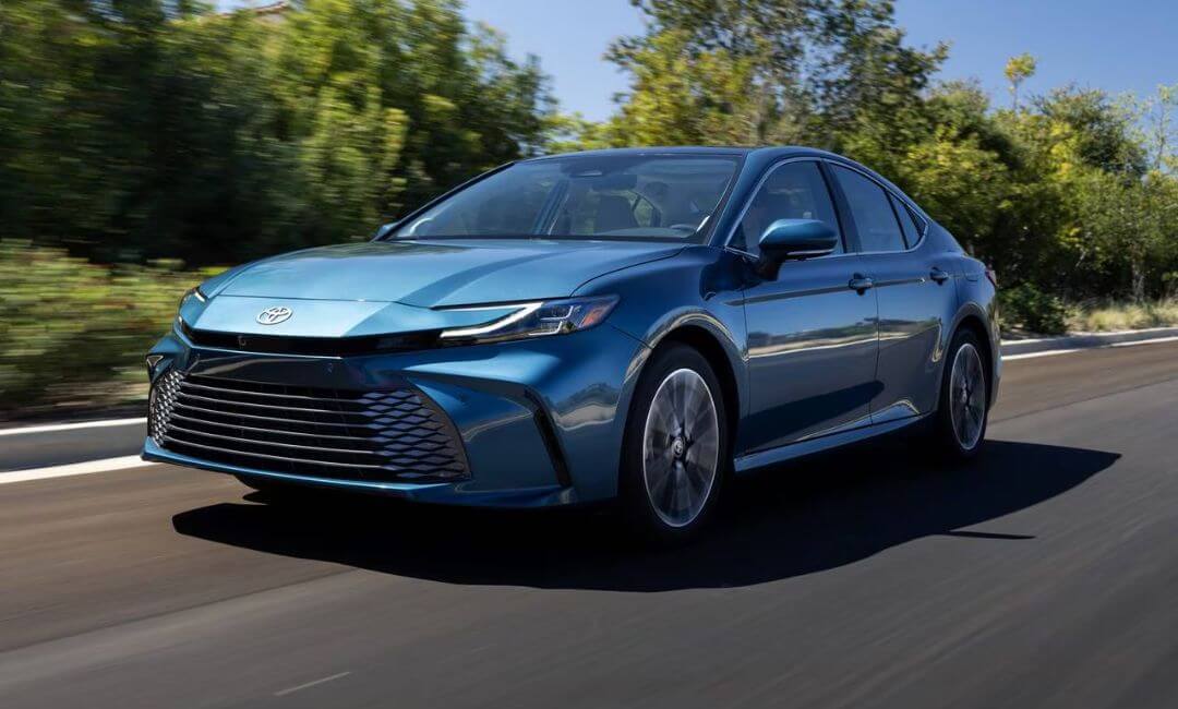 Toyota Camry XLE Sedan Exterior