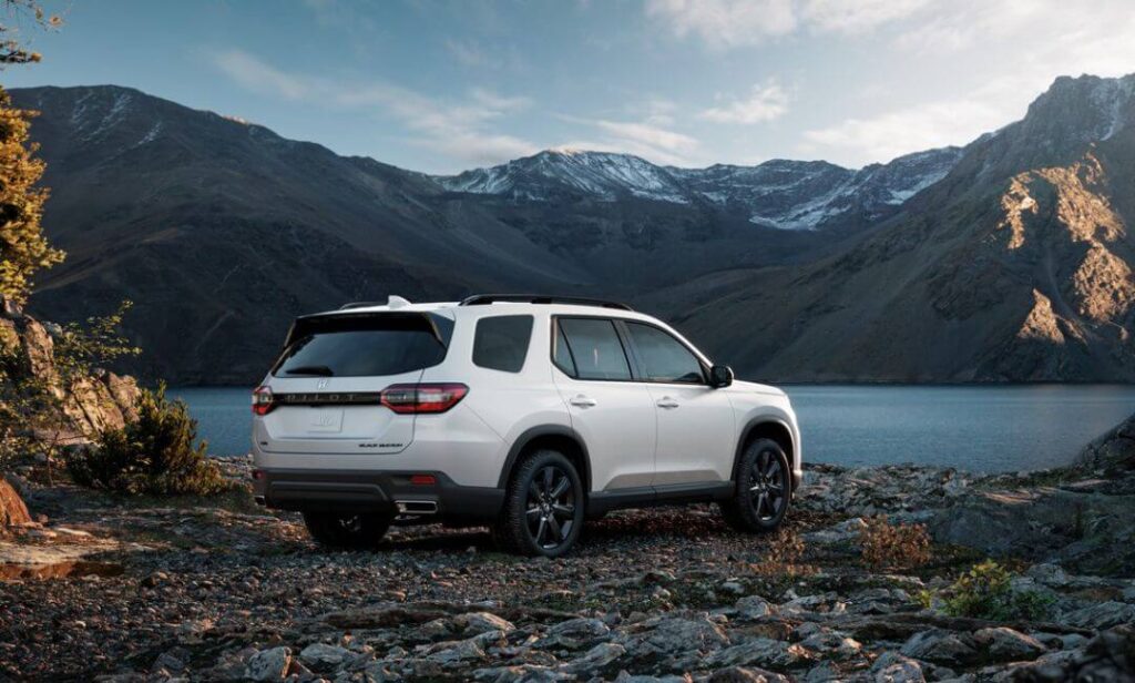 2025 Honda Pilot Black Edition Rear
