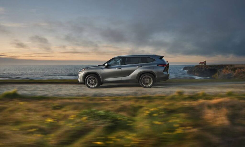 2026 Toyota Highlander Side