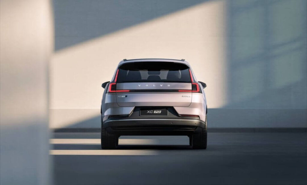 2026 Volvo XC70 Rear