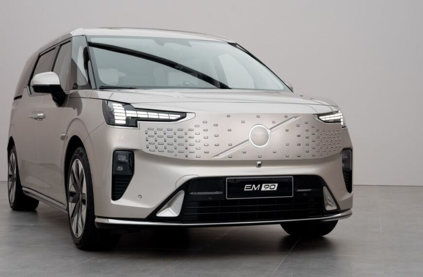 Volvo EM90 Studio Stills