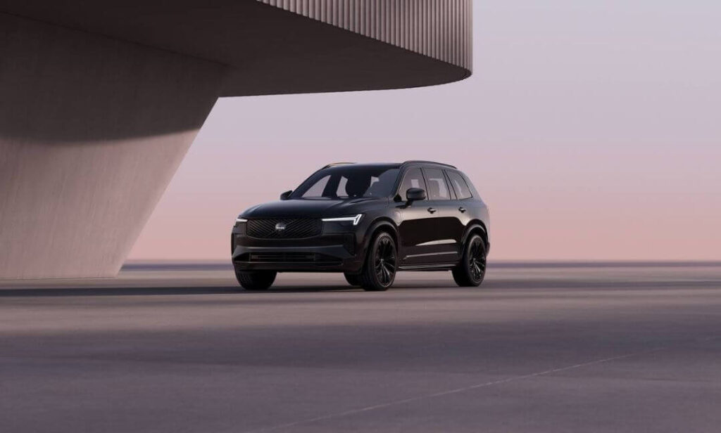 Volvo XC90 Black Edition exterior