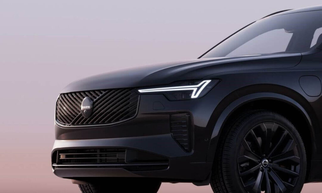Volvo XC90 Black Edition exterior