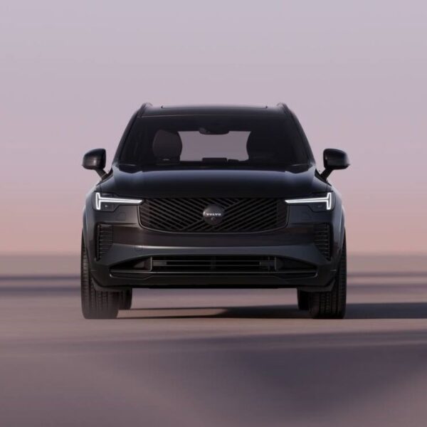 Volvo XC90 Black Edition exterior