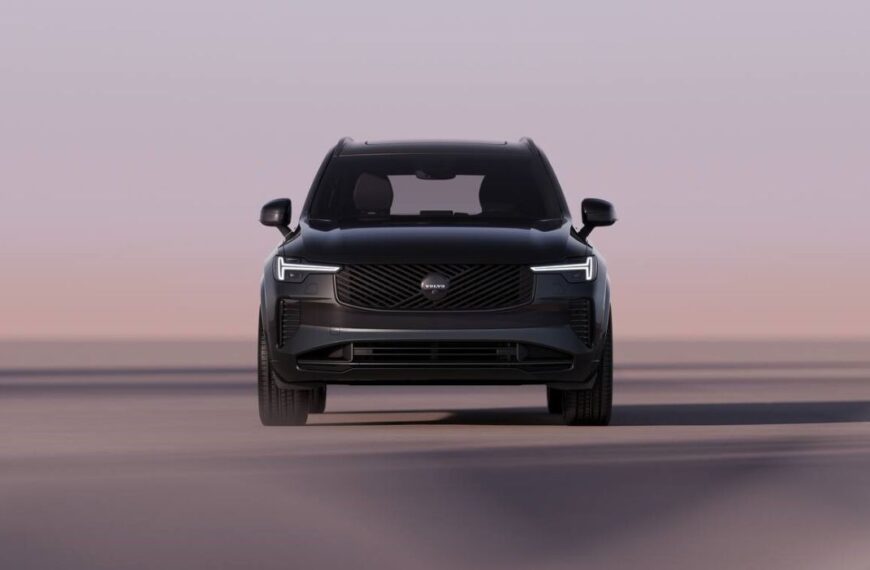 Volvo XC90 Black Edition exterior