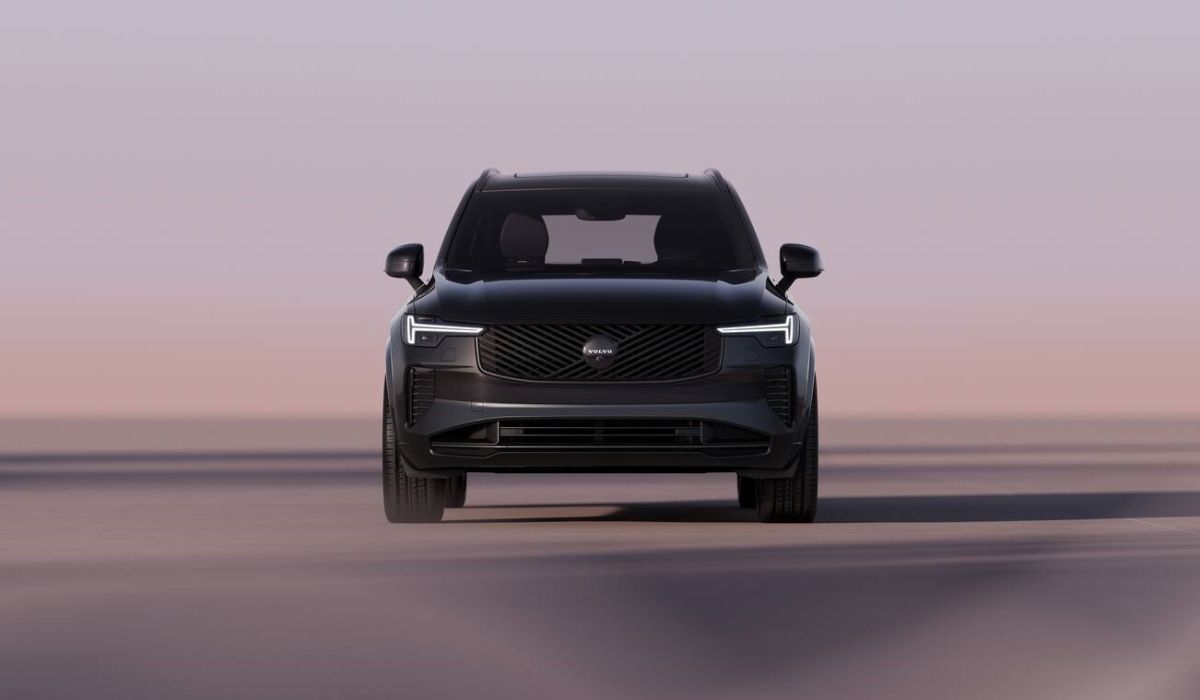 Volvo XC90 Black Edition exterior